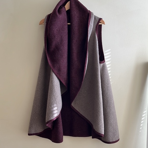 Look Cape Coat - Picture 3 of 4